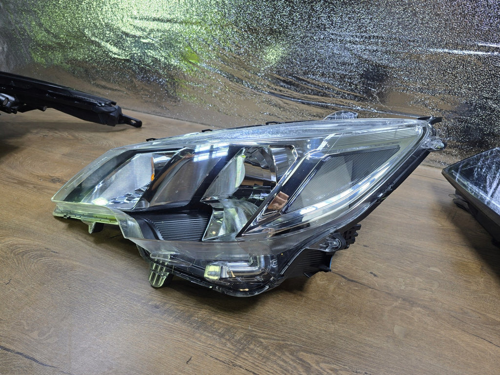 Frontscheinwerfer Mitsubishi Space Star W5335 Ein Stück (Rechts oder Links)