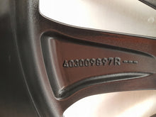 Laden Sie das Bild in den Galerie-Viewer, 1x Alufelge 17 Zoll 7.0&quot; 5x114.3 44ET Glanz Graphit 403009897R Mg Rim Wheel