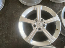 Laden Sie das Bild in den Galerie-Viewer, 4x Alufelge 17 Zoll 6.5" 5x112 44ET Glanz Silber A1774011200 Mercedes-Benz Cla FEL7488682504bk
