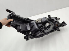 Laden Sie das Bild in den Galerie-Viewer, Frontscheinwerfer Toyota Hilux VIII Links Scheinwerfer Headlight SCH2048015696ar