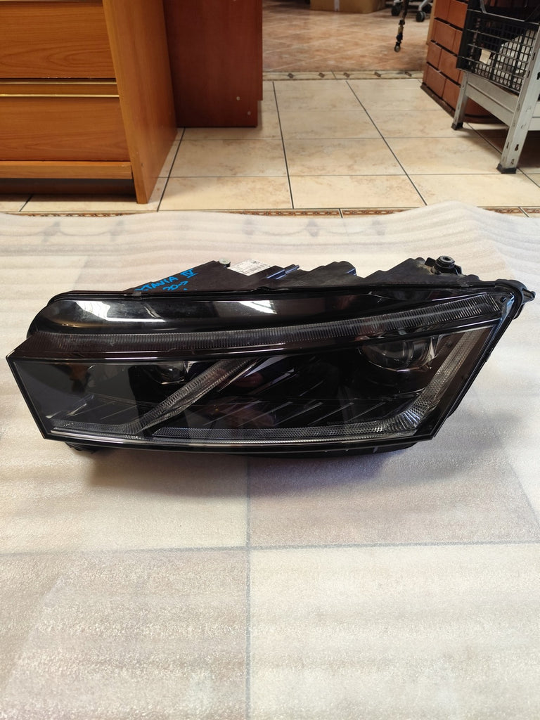 Frontscheinwerfer Skoda Octavia IV 5E4941015A Links Scheinwerfer Headlight SCH2370873204es