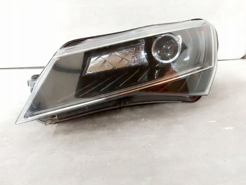 Frontscheinwerfer Skoda Superb III Links Scheinwerfer Headlight