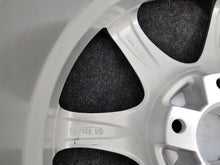 Laden Sie das Bild in den Galerie-Viewer, 1x Alufelge 17 Zoll 7.5" 5x120 38ET Glanz Silber Rim Wheel FEL3600529138qr