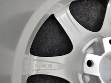 Laden Sie das Bild in den Galerie-Viewer, 1x Alufelge 17 Zoll 7.5" 5x120 38ET Glanz Silber Rim Wheel FEL3600529138qr