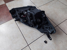 Load image into Gallery viewer, Frontscheinwerfer Toyota Yaris Links Scheinwerfer Headlight