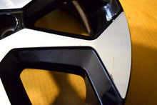 Laden Sie das Bild in den Galerie-Viewer, 1x Alufelge 15 Zoll 4.5&quot; 4x100 35ET Glanz Schwarz 42611-0H050 Toyota Aygo