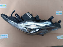 Laden Sie das Bild in den Galerie-Viewer, Frontscheinwerfer Toyota Auris 81110-02E21 Rechts Scheinwerfer Headlight