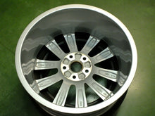 Laden Sie das Bild in den Galerie-Viewer, 1x Alufelge 18 Zoll 7.0&quot; 5x112 43ET Glanz Silber 83A601025G Audi Rim Wheel