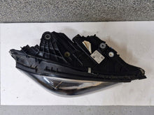 Laden Sie das Bild in den Galerie-Viewer, Frontscheinwerfer Mercedes-Benz W206 A2069062204 Rechts Scheinwerfer Headlight SCH7037560267fe