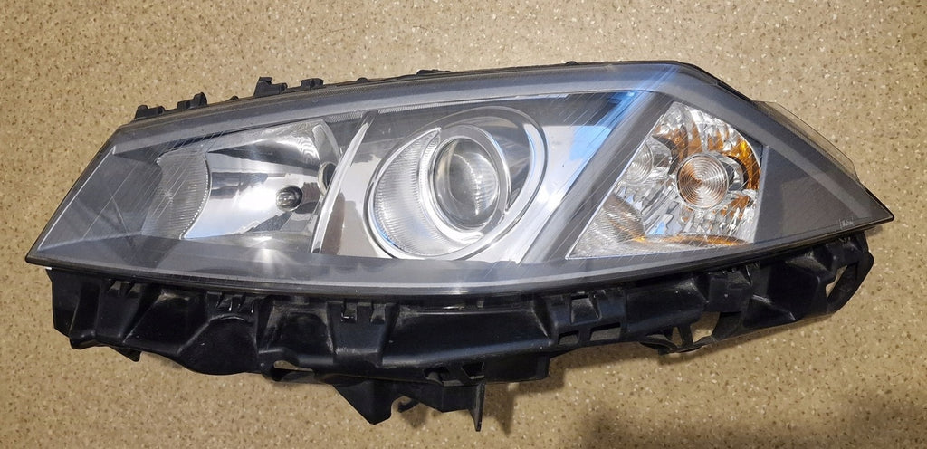Frontscheinwerfer Renault Megane II 8200073224H Xenon Links Headlight SCH8419111620oo
