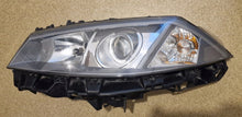 Laden Sie das Bild in den Galerie-Viewer, Frontscheinwerfer Renault Megane II 8200073224H Xenon Links Headlight SCH8419111620oo