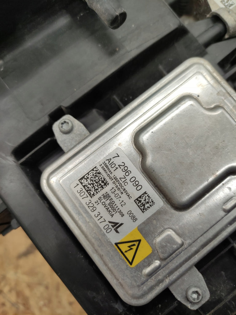 Frontscheinwerfer BMW 3 F30 6210110712L 7296090 Ein Stück (Rechts oder Links)