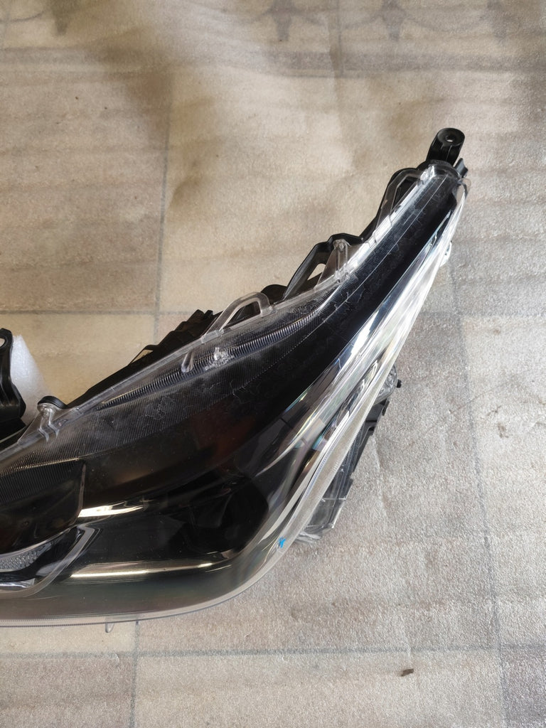 Frontscheinwerfer Toyota Corolla 8115002T31 Links Scheinwerfer Headlight SCH3861099658ud