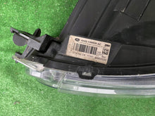 Laden Sie das Bild in den Galerie-Viewer, Frontscheinwerfer Land Rover I Discovery JLR4137 89905555 Rechts Headlight SCH9872846659wn