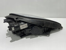 Laden Sie das Bild in den Galerie-Viewer, Frontscheinwerfer Porsche Macan 95B941031 Links Scheinwerfer Headlight SCH8898601400nb