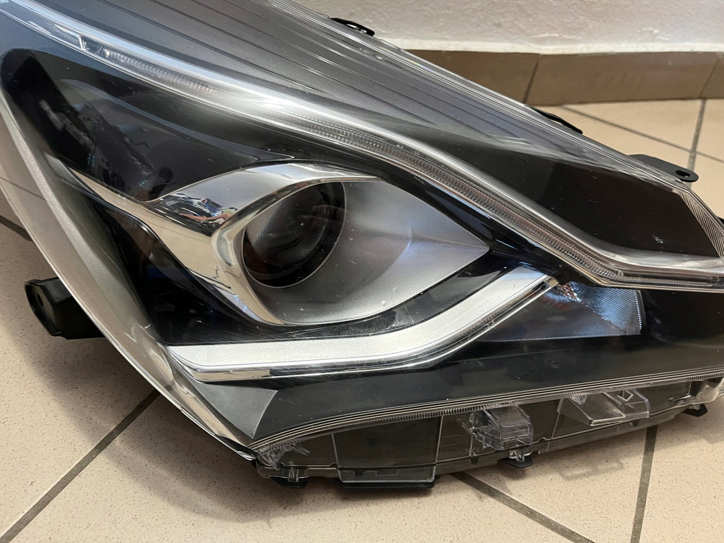 Frontscheinwerfer Toyota Yaris LED Rechts Scheinwerfer Headlight