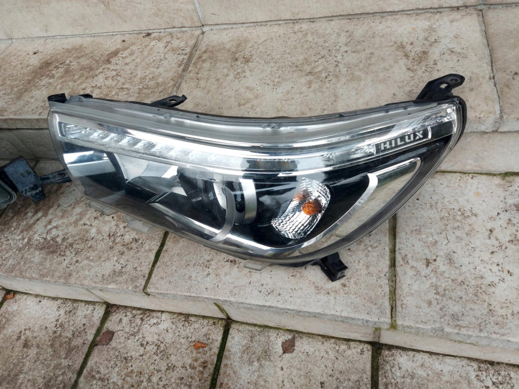 Frontscheinwerfer Toyota Hilux Ein Satz Scheinwerfer Headlight SCH7263711654an