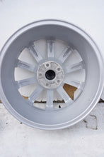 Load image into Gallery viewer, 4x Alufelge 17 Zoll 6.0" 5x112 48ET Glanz Silber VW Golf Rim Wheel FEL9780627627vt