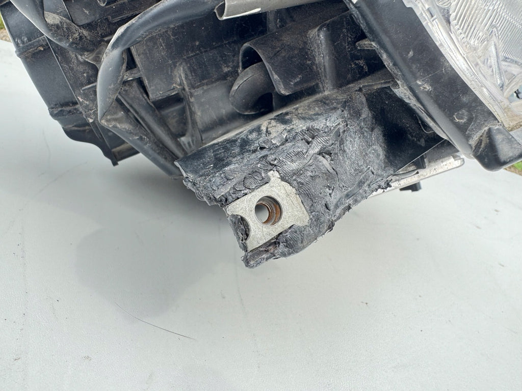 Frontscheinwerfer Mitsubishi Lancer I 8301C412 Xenon Rechts Headlight