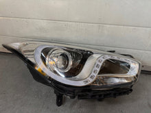 Load image into Gallery viewer, Frontscheinwerfer Hyundai I I40 92102-3Z030 LED Rechts Scheinwerfer Headlight