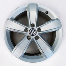 Load image into Gallery viewer, 1x Alufelge 17 Zoll 6.5&quot; 5x112 38ET Glanz 5NA071497 VW Tiguan Rim Wheel