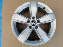 Load image into Gallery viewer, 1x Alufelge 17 Zoll 6.5&quot; 5x112 38ET Glanz 5NA071497 VW Tiguan Rim Wheel