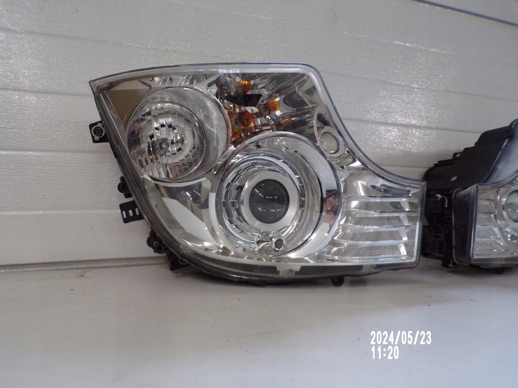 Frontscheinwerfer Mercedes-Benz A9608200739 A9608200639 Xenon Rechts oder Links SCH3734652469yv