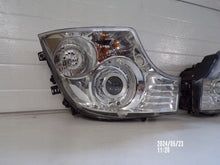 Laden Sie das Bild in den Galerie-Viewer, Frontscheinwerfer Mercedes-Benz A9608200739 A9608200639 Xenon Rechts oder Links SCH3734652469yv