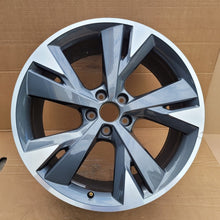 Laden Sie das Bild in den Galerie-Viewer, 1x Alufelge 20 Zoll 9.0" 5x112 89A601025L Audi Q4 Rim Wheel FEL3762964779pt