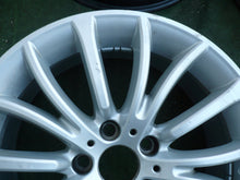 Laden Sie das Bild in den Galerie-Viewer, 1x Alufelge 18 Zoll 8.0&quot; 5x120 30ET Glanz Silber 6883414 BMW F11 F10 F12 F13