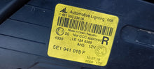 Laden Sie das Bild in den Galerie-Viewer, Frontscheinwerfer Skoda Octavia III 5E1941018F Rechts Scheinwerfer Headlight SCH1131207154pr