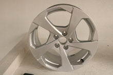 Load image into Gallery viewer, 1x Alufelge 18 Zoll 7.5" 5x112 51ET Glanz Silber 8V0601025 Audi A3 Rim Wheel FEL2994108224ty