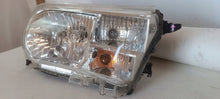 Laden Sie das Bild in den Galerie-Viewer, Frontscheinwerfer Toyota Hilux VIII Rechts Scheinwerfer Headlight SCH4263361045oi
