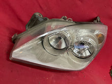 Laden Sie das Bild in den Galerie-Viewer, Frontscheinwerfer Opel Astra H 13239288LH Links Scheinwerfer Headlight SCH8406047525pg