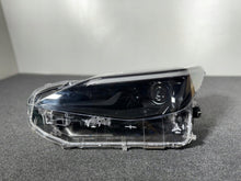 Laden Sie das Bild in den Galerie-Viewer, Frontscheinwerfer Toyota Yaris Cross Full LED Links Scheinwerfer Headlight SCH9603350754ms