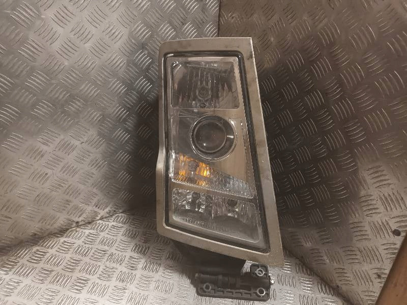 Frontscheinwerfer Volvo I 131-VT12314UR Rechts Scheinwerfer Headlight SCH3902854033fu