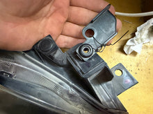 Load image into Gallery viewer, Frontscheinwerfer Mazda 3 100110 Links Scheinwerfer Headlight SCH9804114737da