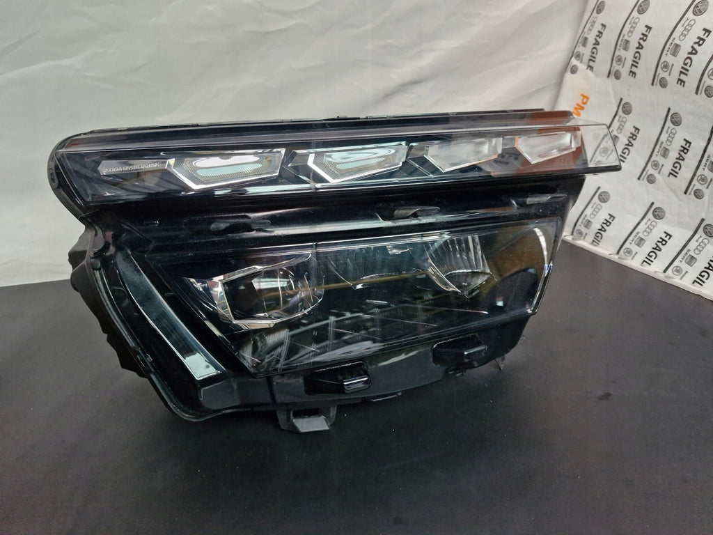 Frontscheinwerfer Skoda Kamiq FALSE Scheinwerfer Headlight SCH3371544302qr