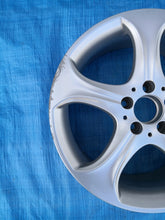 Laden Sie das Bild in den Galerie-Viewer, 1x Alufelge 18 Zoll 7.5" 5x112 44ET Glanz Silber A2054018800 Mercedes-Benz W205 FEL9601851537ni