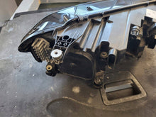 Laden Sie das Bild in den Galerie-Viewer, Frontscheinwerfer VW Touran 030129923316 5TB941081B Links Scheinwerfer Headlight SCH7148663253rc