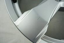 Laden Sie das Bild in den Galerie-Viewer, 1x Alufelge 17 Zoll 7.5&quot; 5x108 50ET Glanz Silber 31423850 Volvo Xc60 Xc40