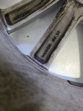 Laden Sie das Bild in den Galerie-Viewer, 1x Alufelge 17 Zoll 7.0" 5x112 45ET 2GA601025M VW T Roc Rim Wheel FEL1569076820wl