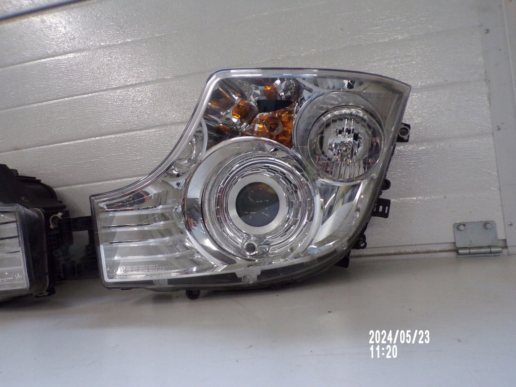 Frontscheinwerfer Mercedes-Benz A9608200739 A9608200639 Xenon Rechts oder Links SCH3734652469yv