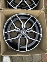 Laden Sie das Bild in den Galerie-Viewer, 4x Alufelge 19 Zoll 7.5" 5x112 Glanz Schwarz A2064016700 Mercedes-Benz W206 FEL4562097871ys
