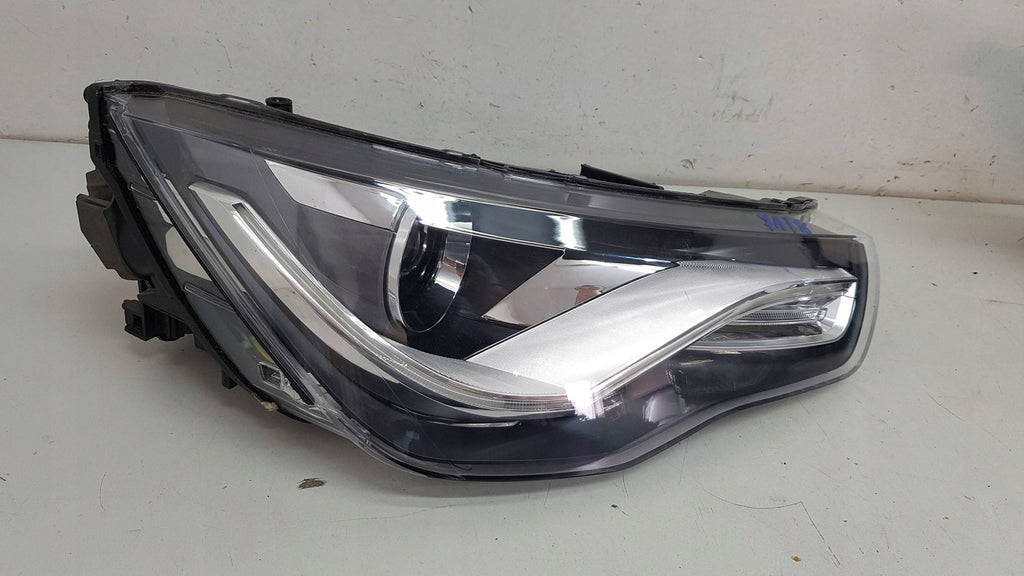 Frontscheinwerfer Audi A1 LED Rechts Scheinwerfer Headlight