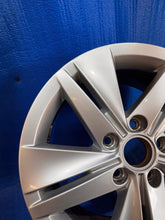 Load image into Gallery viewer, 1x Alufelge 16 Zoll 7.0" 5x100 5H0601025 VW Golf Viii Rim Wheel FEL6787024119sm