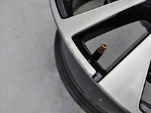 Laden Sie das Bild in den Galerie-Viewer, 1x Alufelge 18 Zoll 7.0" 4x108 35ET Glanz Schwarz 9828186880 Peugeot 2008 Ii FEL5892231412py