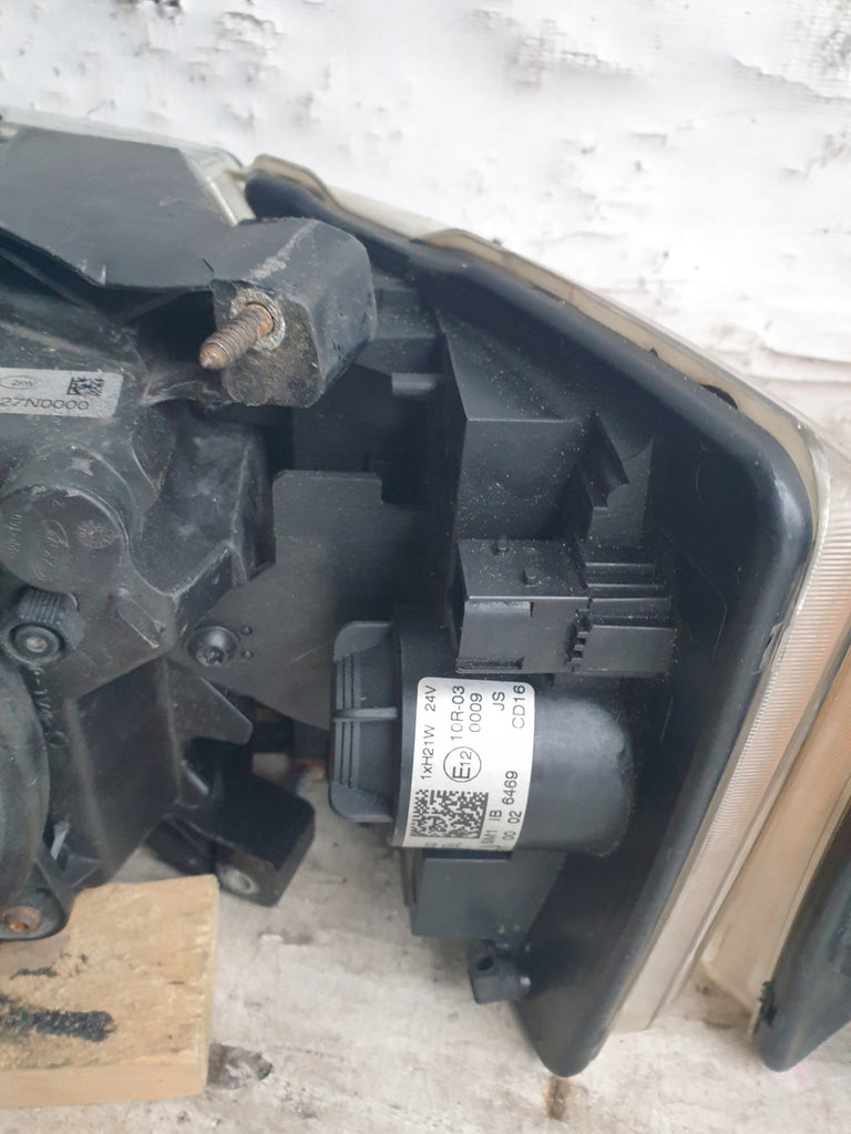 Frontscheinwerfer 2241829 Ein Satz Scheinwerfer Headlight SCH2828592138sw