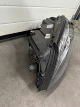 Laden Sie das Bild in den Galerie-Viewer, Frontscheinwerfer Mercedes-Benz W222 A2229068602 Ein Stück (Rechts oder Links) SCH6422366689sg