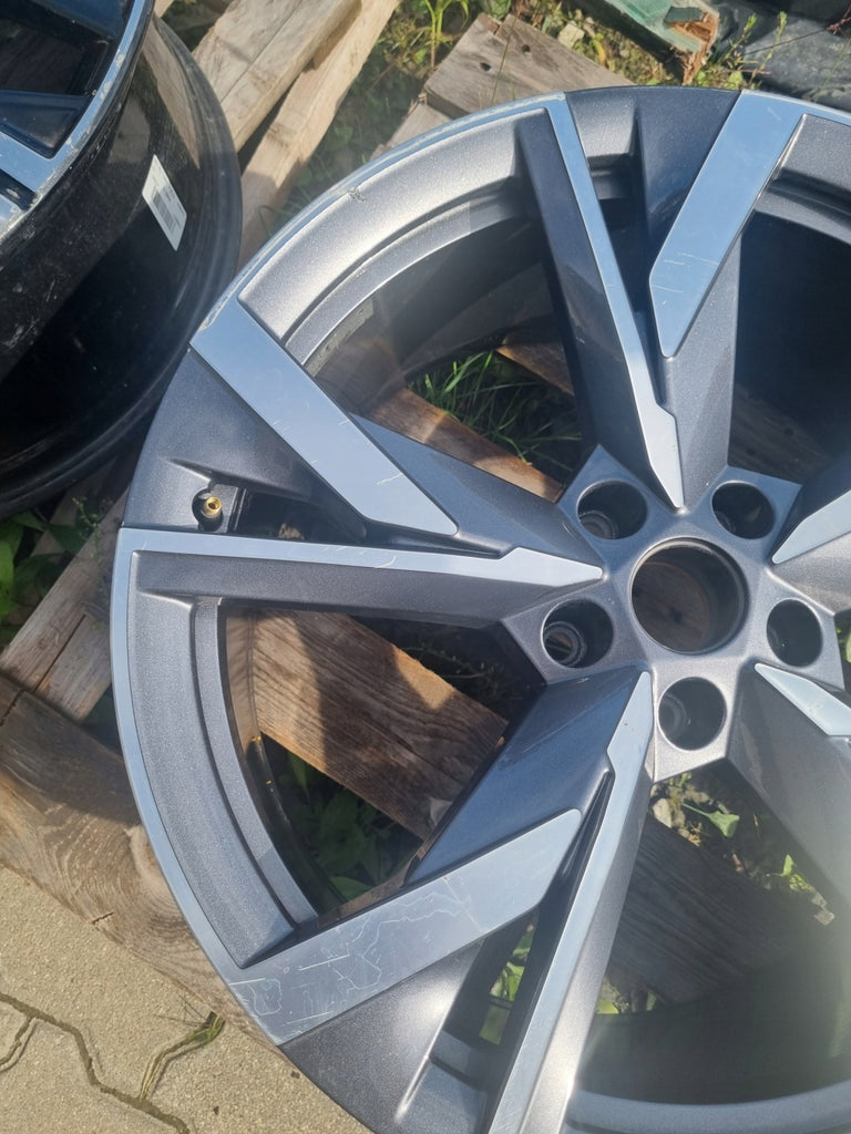 1x Alufelge 20 Zoll 9.0" 5x112 42ET Glanz Grau 5LA601025R Mg Enyaq Rim Wheel FEL9876590693on